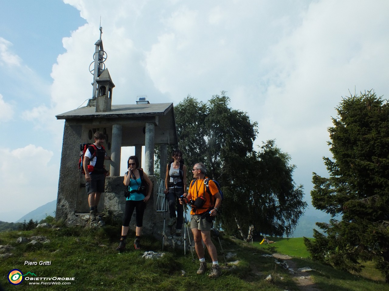 02 In vetta al Monte Poieto (1360 m).JPG